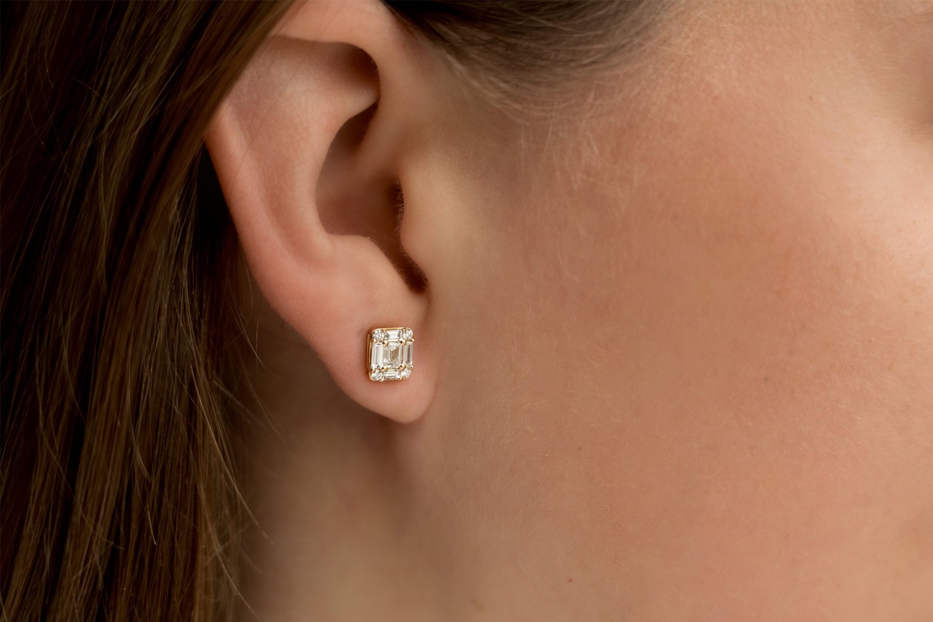 Boucles d'oreilles en or jaune 18 cts avec diamants – Image 3