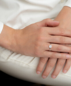 Alternative view of Ring in wit goud 18 kt met diamant
