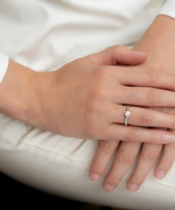 Alternative view of Ring in wit goud 18 kt met diamant