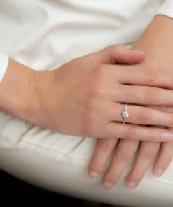 Alternative view of Ring in wit goud 18 kt met diamant