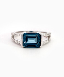 Ring in wit goud 18 kt met topaas en diamant