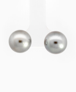 Oorring in wit goud 18 kt met parel