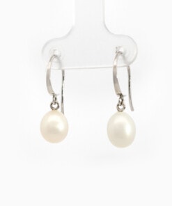 Oorringen in wit goud 18 kt met parel