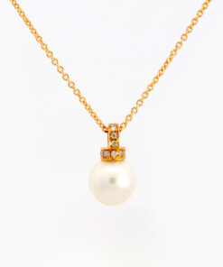 hanger in geel goud 18 kt met diamant en parel